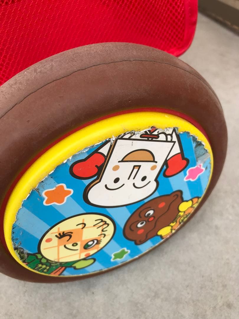 アンパンマン 三輪車 ヘルメット付　音楽ボタン付き 赤