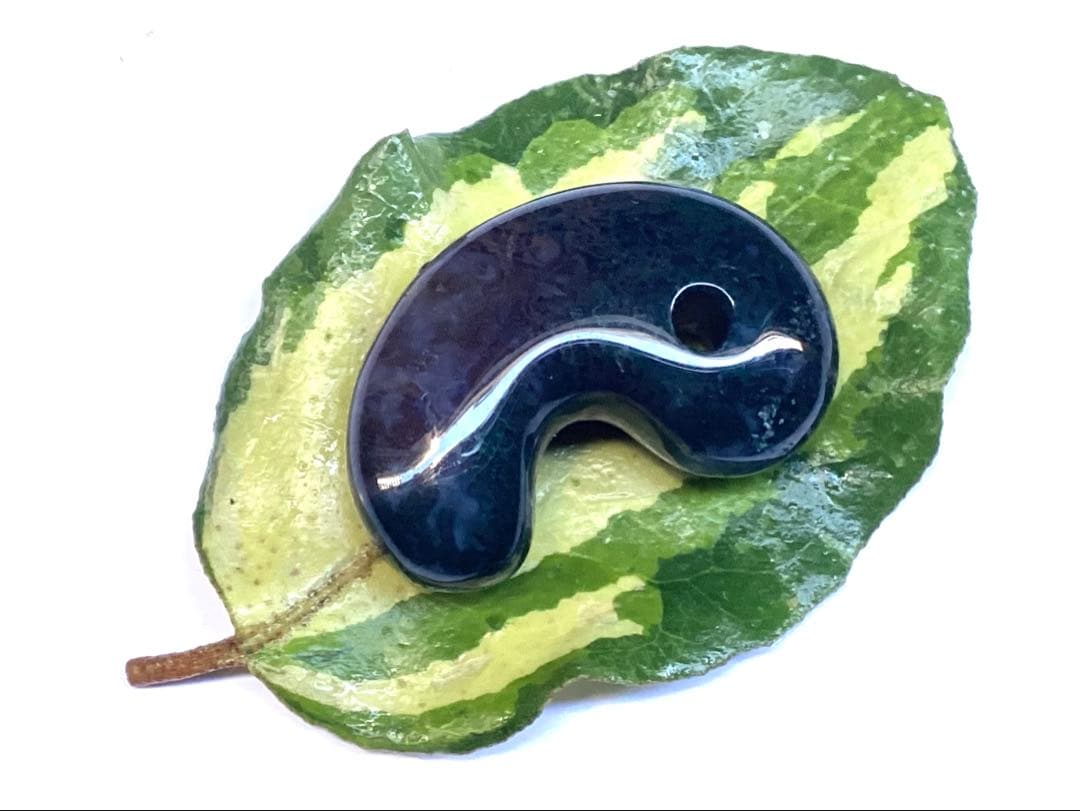 ✳国内の出雲めのう【碧玉】の最高峰勾玉でしょう‼️ 天然石 浮き草文様 鑑別書付