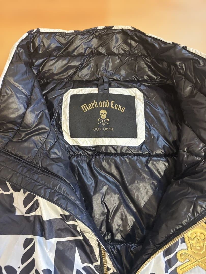 ◼️MARK&LONA◼️ロゴ入り中綿ジャケット48L美品白黒