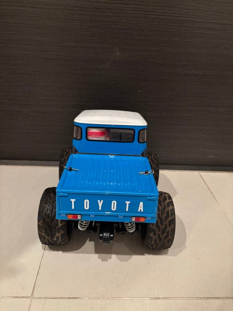 TOYOTA ランドクルーザー モンスタートラック 青