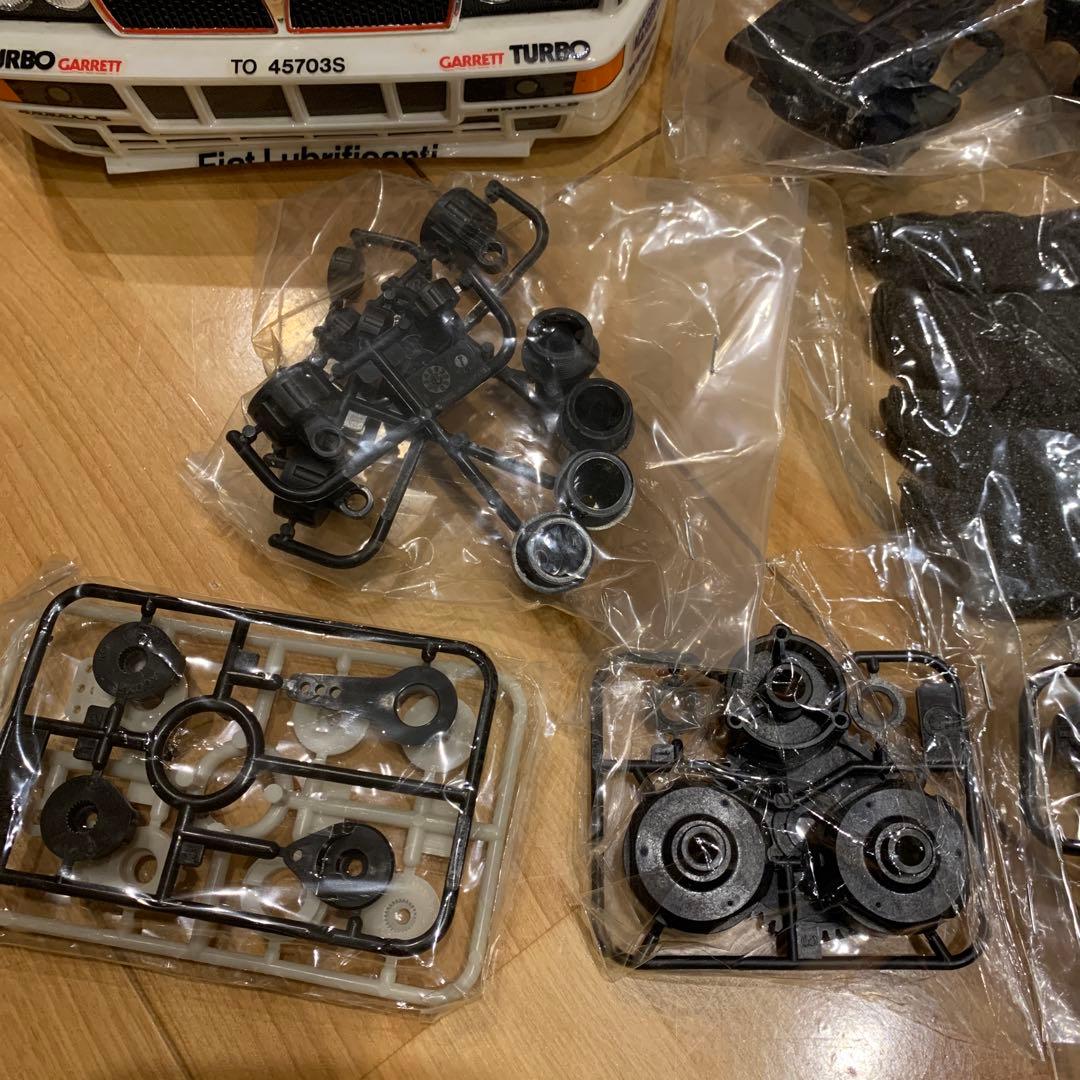 ヴ*ル様 タミヤ　ランチァデルタ　ボディ　シャーシ　エンジン　タイヤ　マフラー