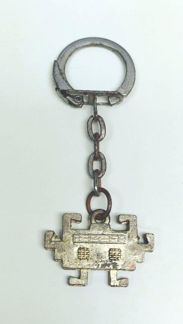 スペースインベーダー　昭和レトロキーホルダー金属製