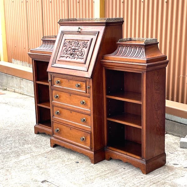 イギリスアンティーク ライティングビューロー　サイドボード　トレバーページ