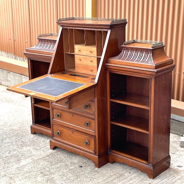 イギリスアンティーク ライティングビューロー　サイドボード　トレバーページ