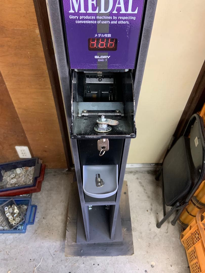 両替機　1000円→100円×10枚　中古架台付　令和6年新札対応　領収書OK