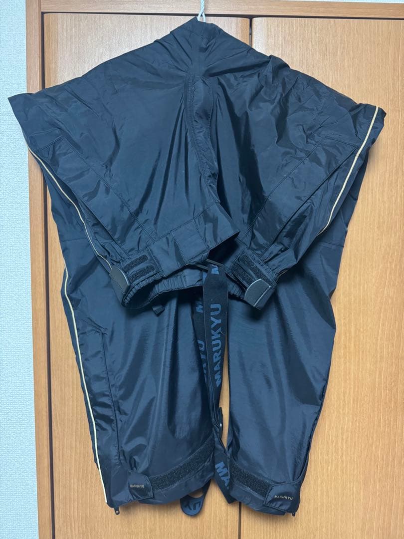 ハクリンオールウェザースーツトライバル黒金現行モデル、キャップセット