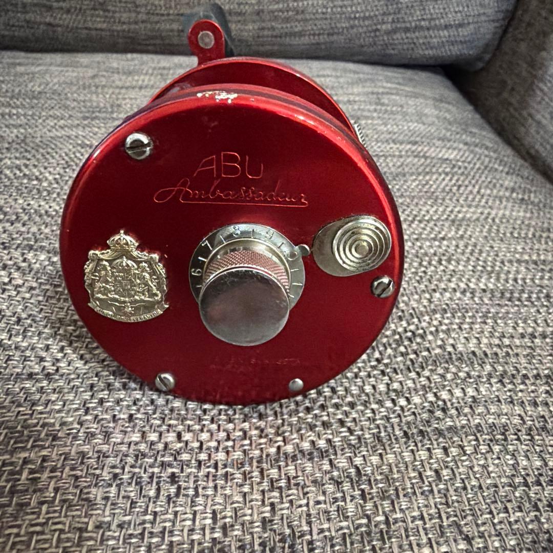 ABU アンバサダー5000ベイトリール レッド