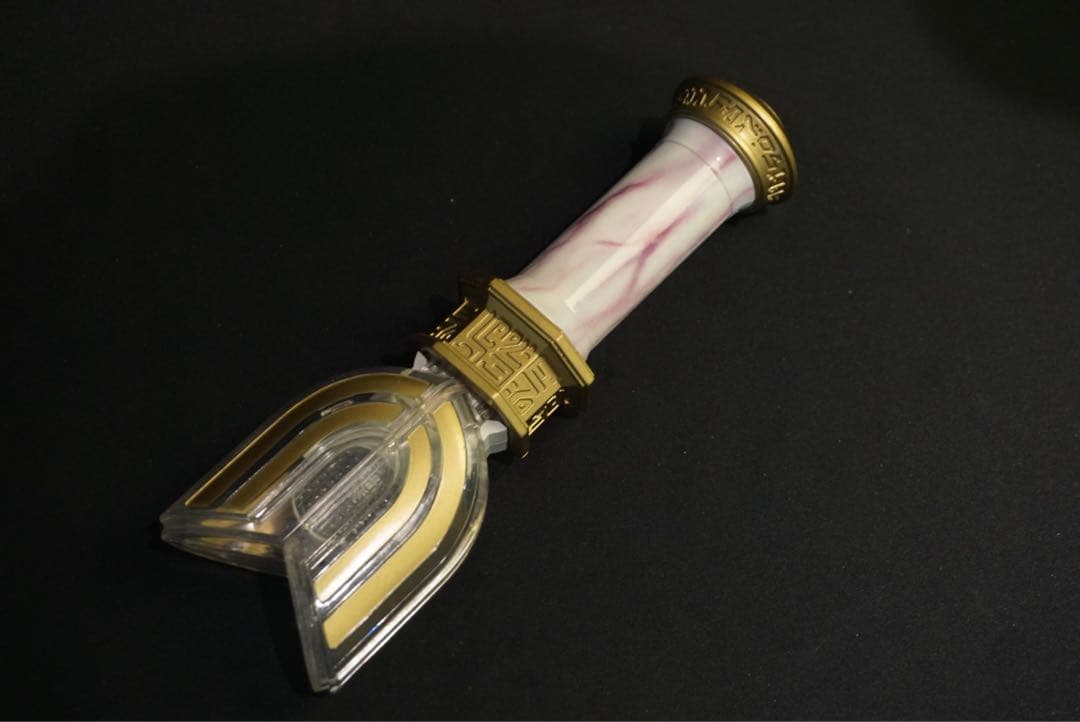 ウルトラマンティガ　ウルトラレプリカ　プロップ風改造品　スパークレンス　台座付き