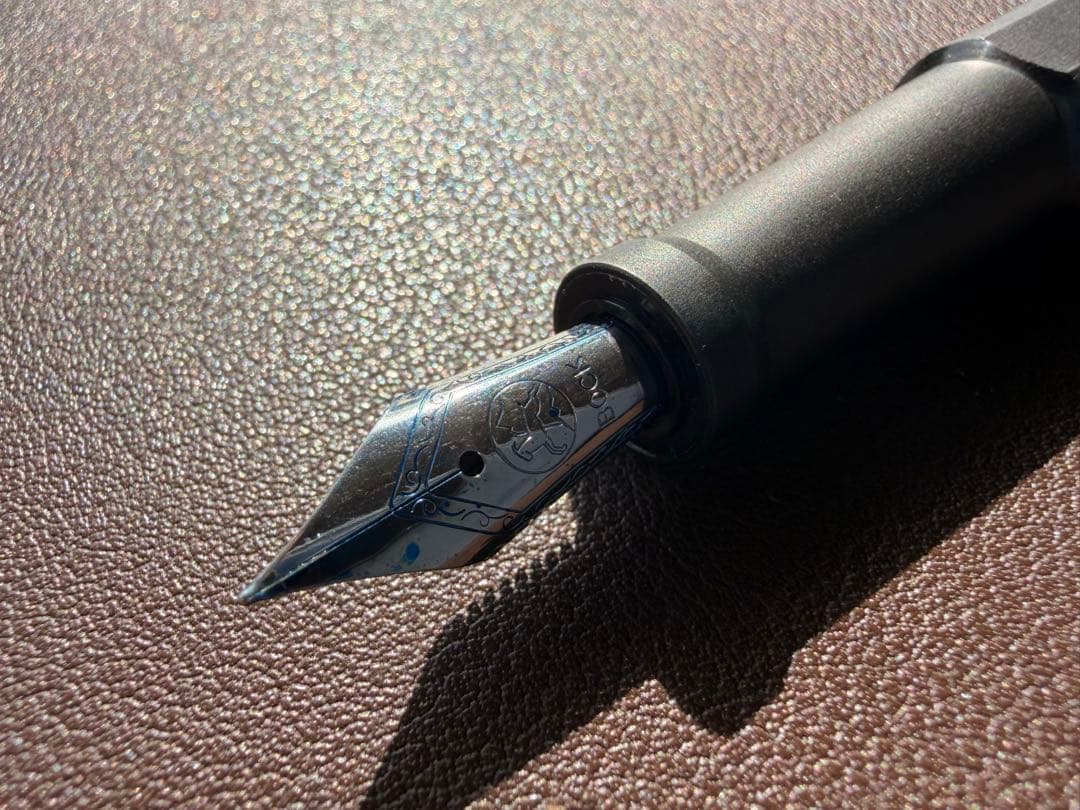 【Stilform INK】チタン ブラック＋スタンド＋ケース＋ペントレイ