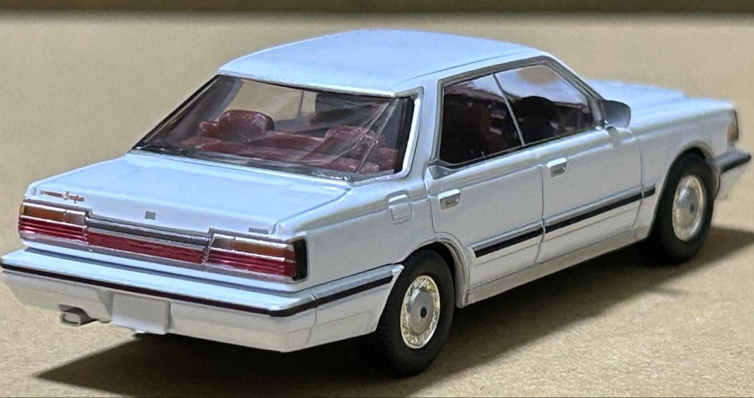 トミカリミテッドヴィンテージネオ ニッサン グロリア V30 ターボ 白