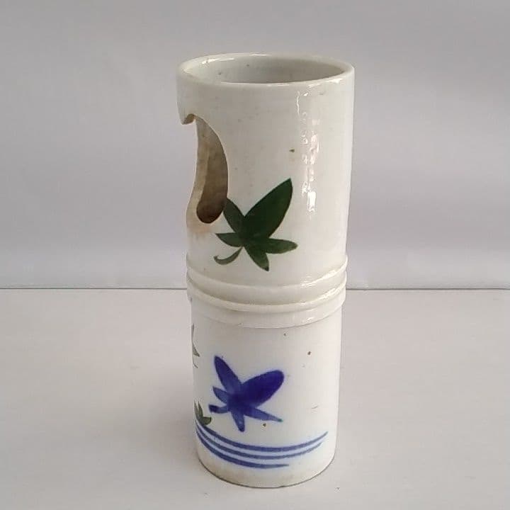 古い掛け花入れ