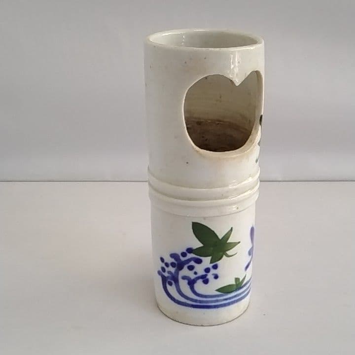 古い掛け花入れ