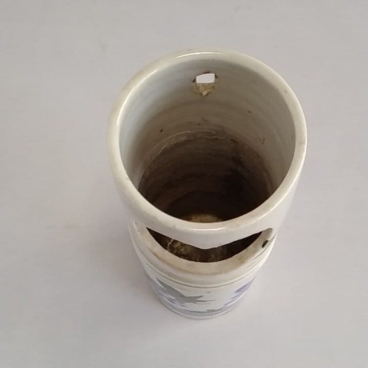 古い掛け花入れ