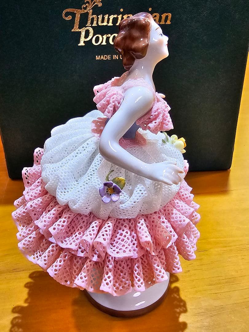 ドイツ　チューリンゲン製　陶磁器人形