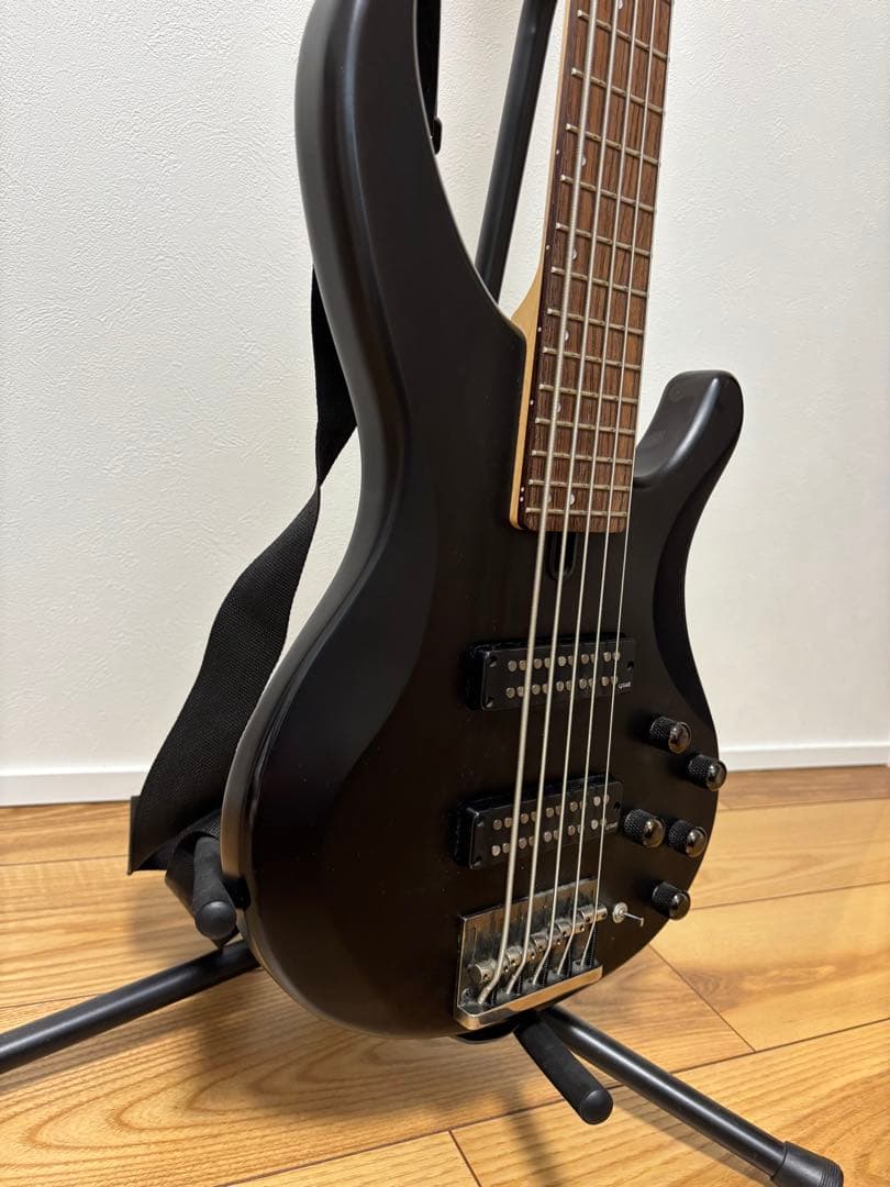 ヤマハ　5弦ベース　TRBX505