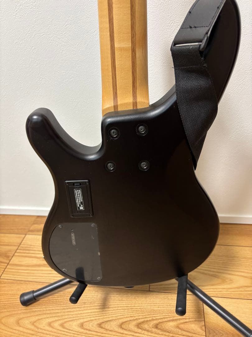 ヤマハ　5弦ベース　TRBX505