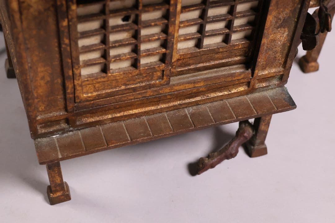 金工 銅製 葛屋灯篭 茅葺屋根 置灯籠 日本家屋 置物 ランプ【MA614】