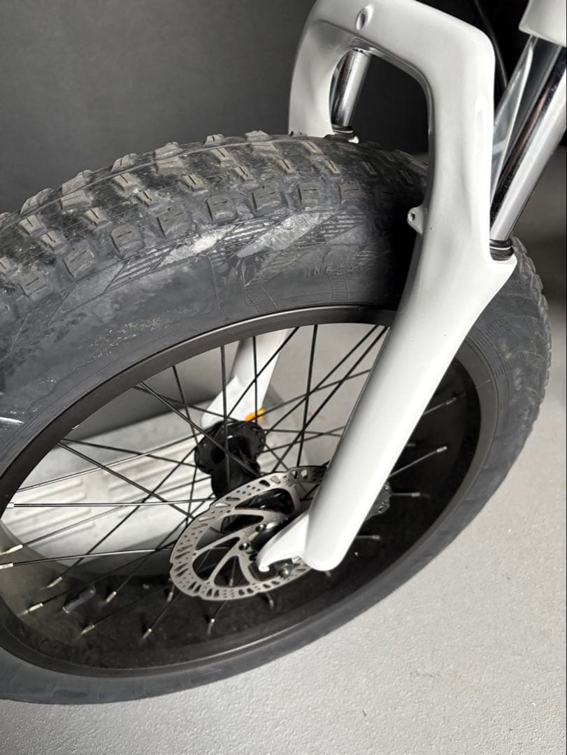 MATE X ホワイト 新古車 格安