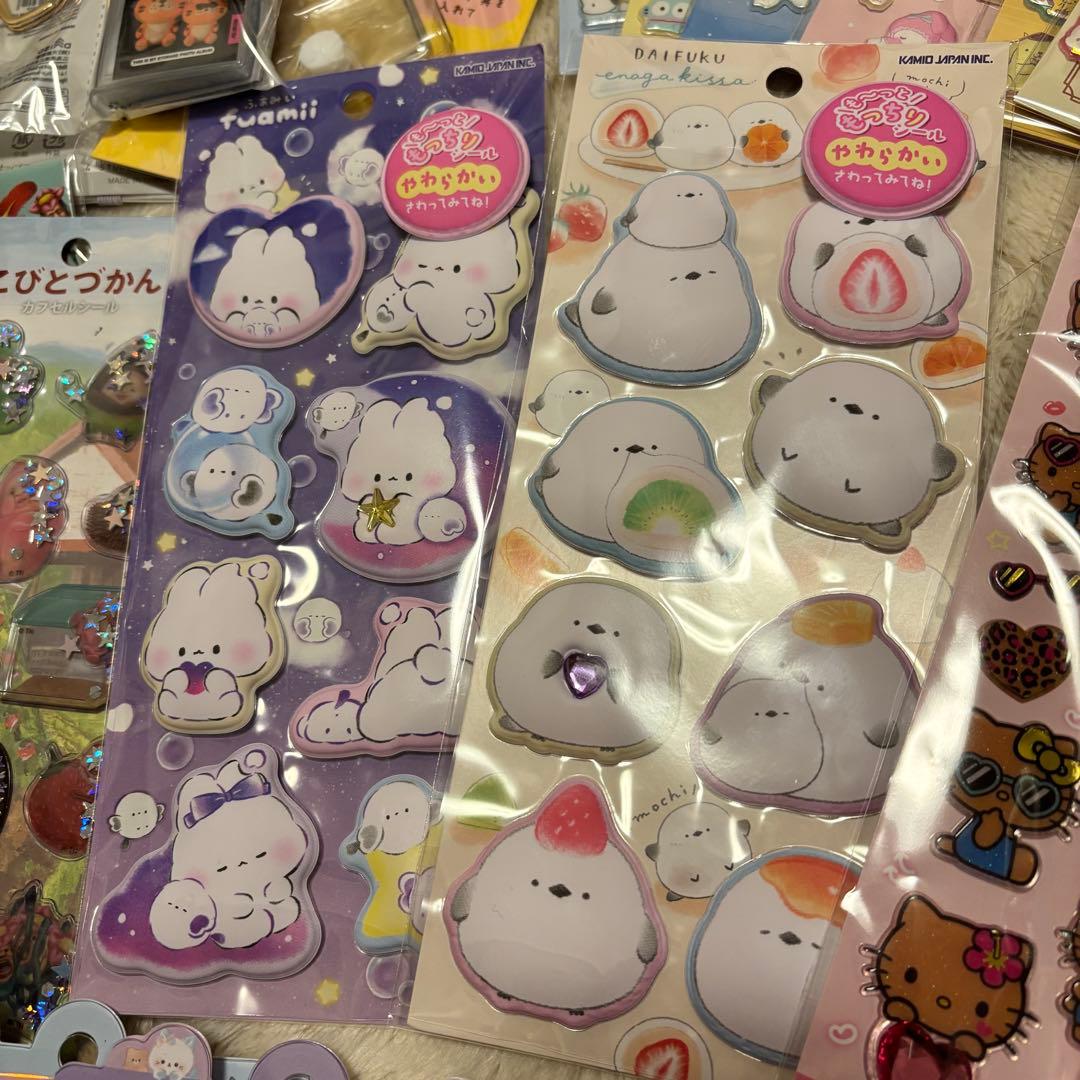 シール　まとめ　シール帳　ボンボンドロップ　キティ　肉球　タイル
