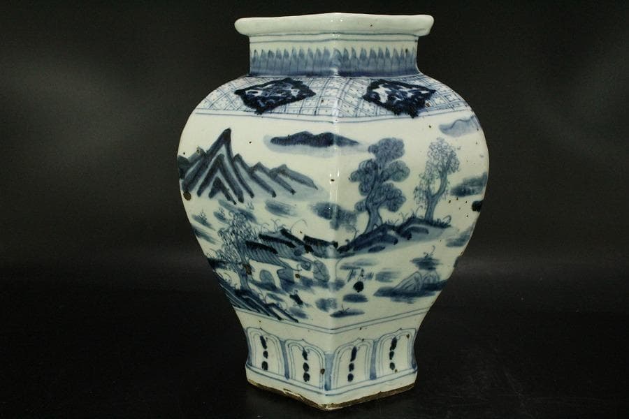 中国美術 青花 古染付 楼閣山水紋 六方 瓶 高25.5cm(RC991)