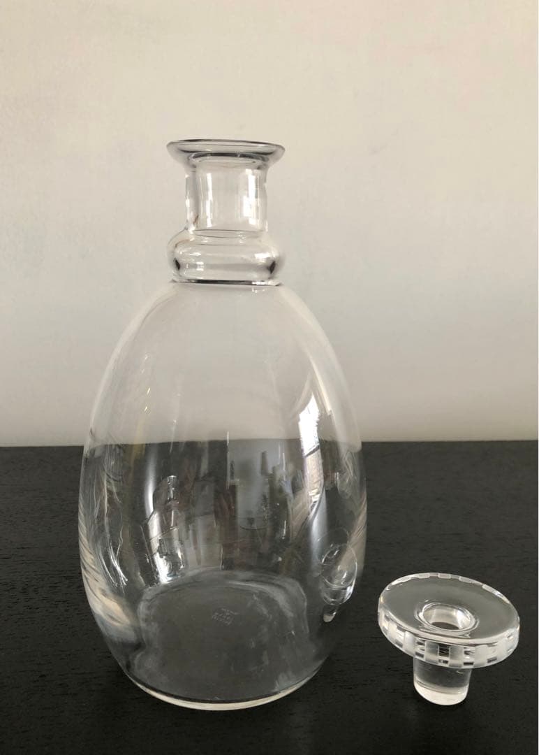 アンティーク　ドームナンシーのデキャンタ