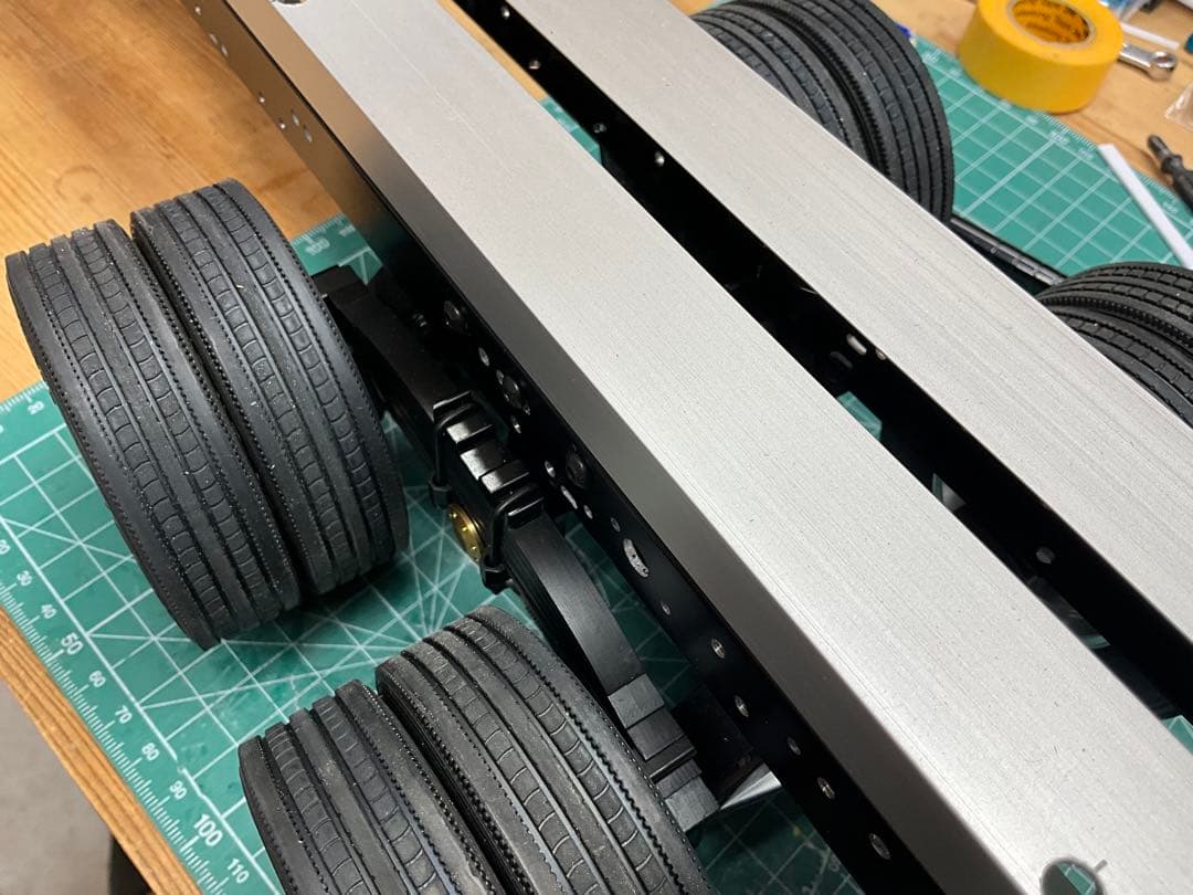 1/14 タミヤ　トレーラー　リアリーフサス一式