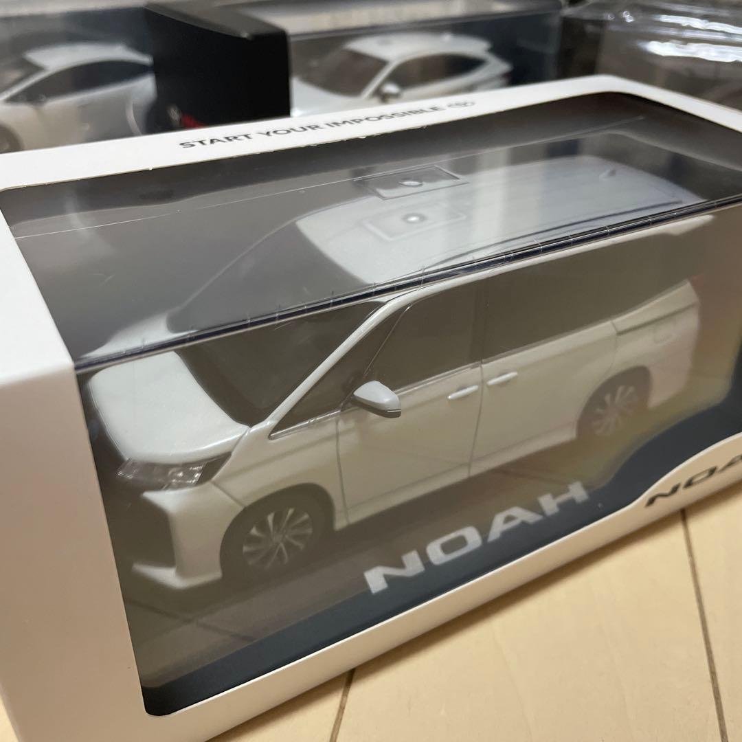 トヨタ NOAH ミニカー ホワイト