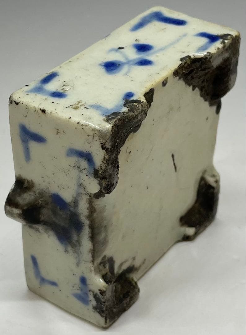 李朝　水滴　山水文角形　染付　書道具　p79