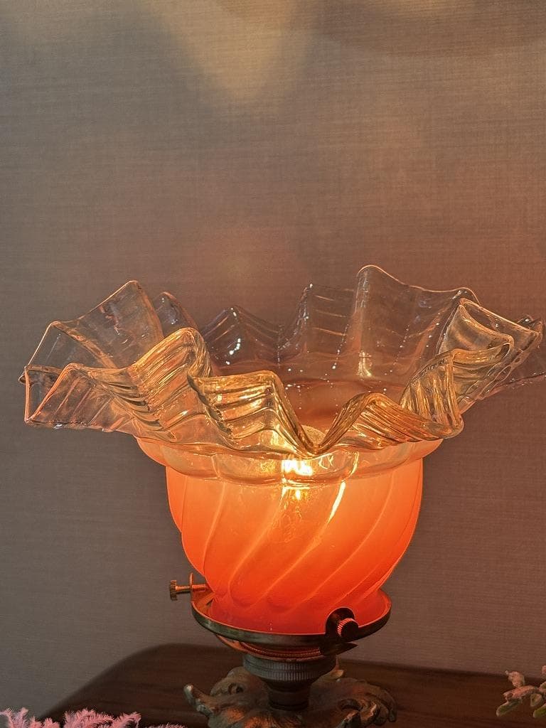 ⑦ 英国アンティーク　ピンクとオパールセンド　ランプシェード フリル