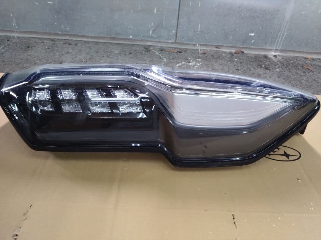 N-BOXカスタムJF3　右テールランプ
