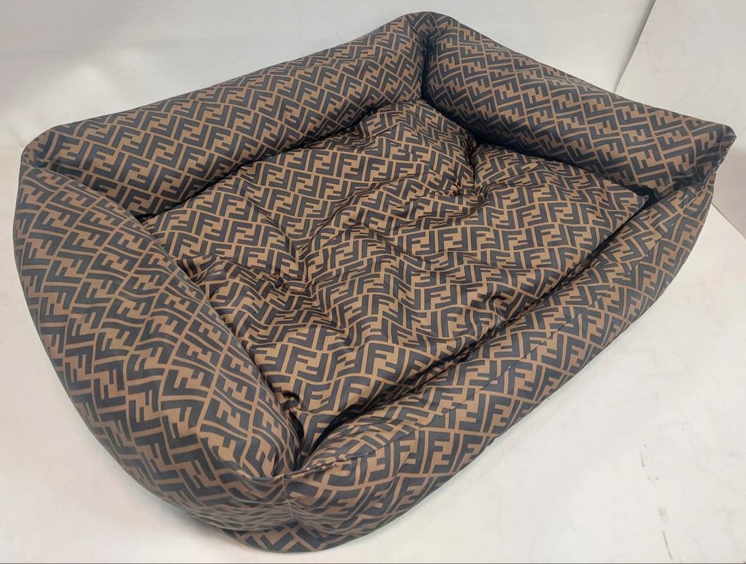 FENDI ペット用ベッド