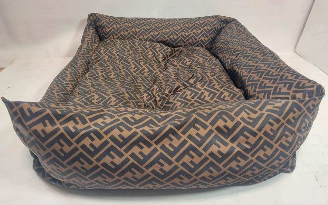 FENDI ペット用ベッド