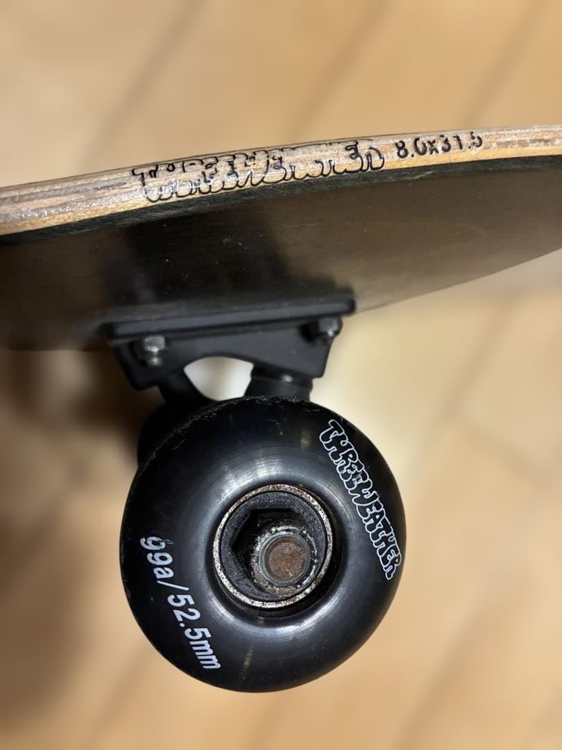 THREE WEATHER スケボーセット　ヘルメット　ニープロテクター