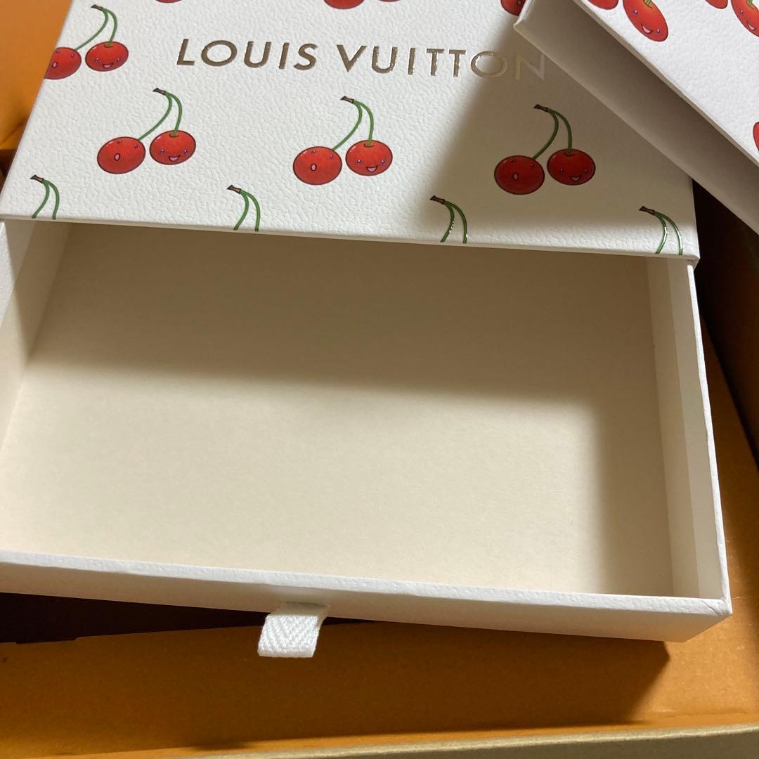 LOUIS VUITTON✨ チェリー柄 ギフトボックス&リボン付き✨
