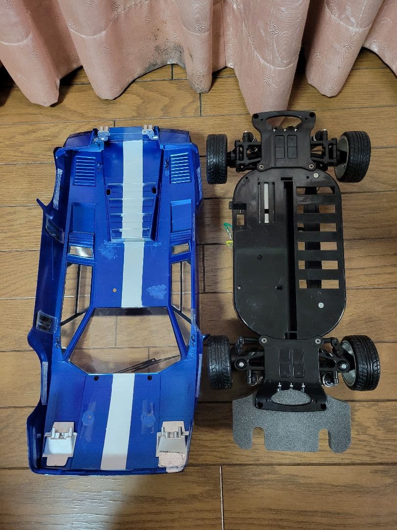 タミヤラジコン　TT01シャーシカウンタックボディ