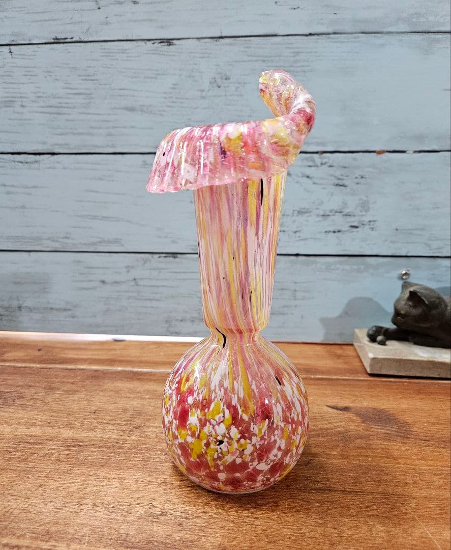 フランスアンティーク オパリンガラス クリシー フリルの花瓶 花器