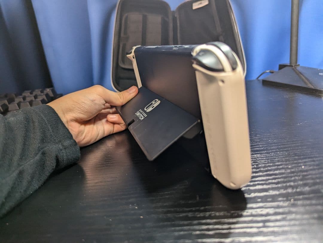 Switch本体 ＋ （カセット.ケース.充電器.ドック.コントローラー付）