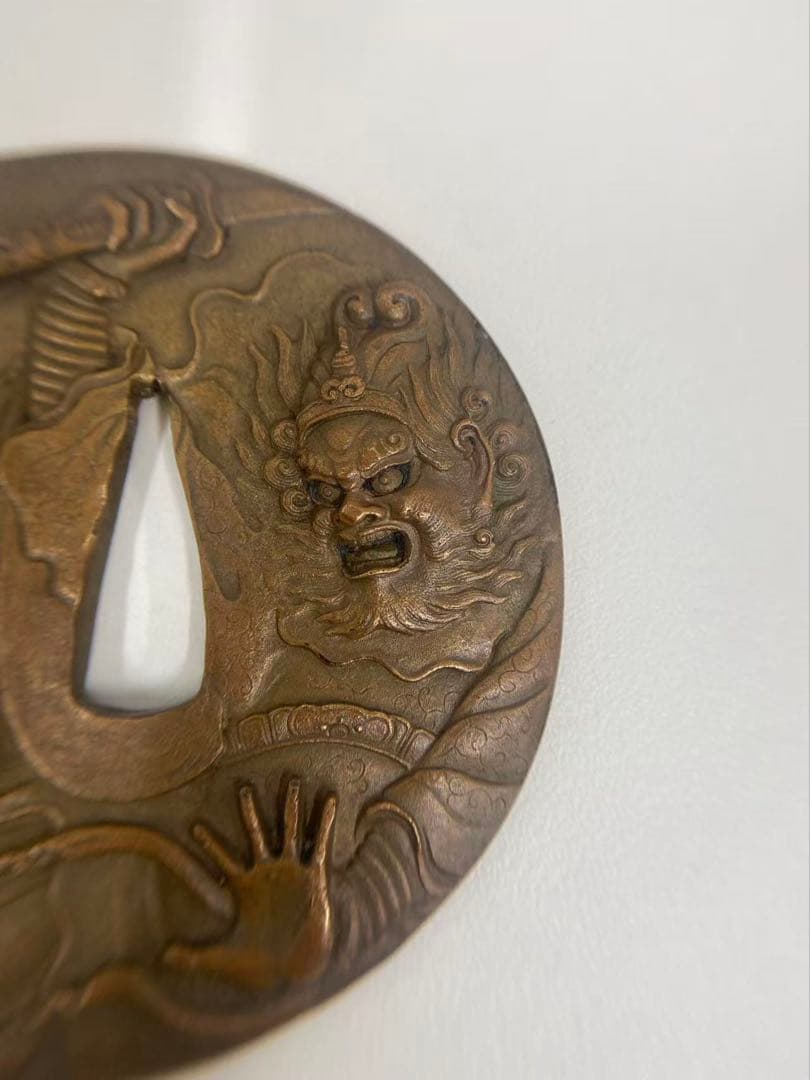 迫力の逸品　鐔鍔つば　『陽光刻』　在銘　鬼鐘馗図