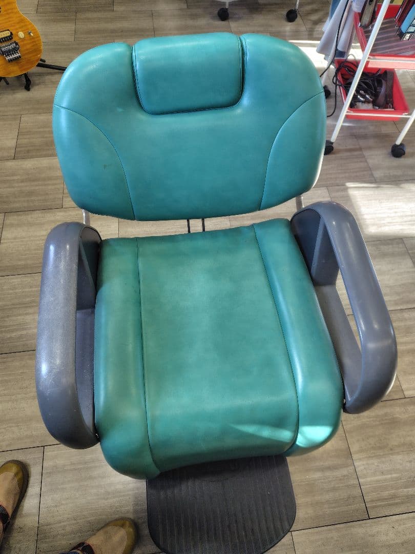 ジャンク品　Able SET JOY 美容椅子 電動リクライニング　グリーン