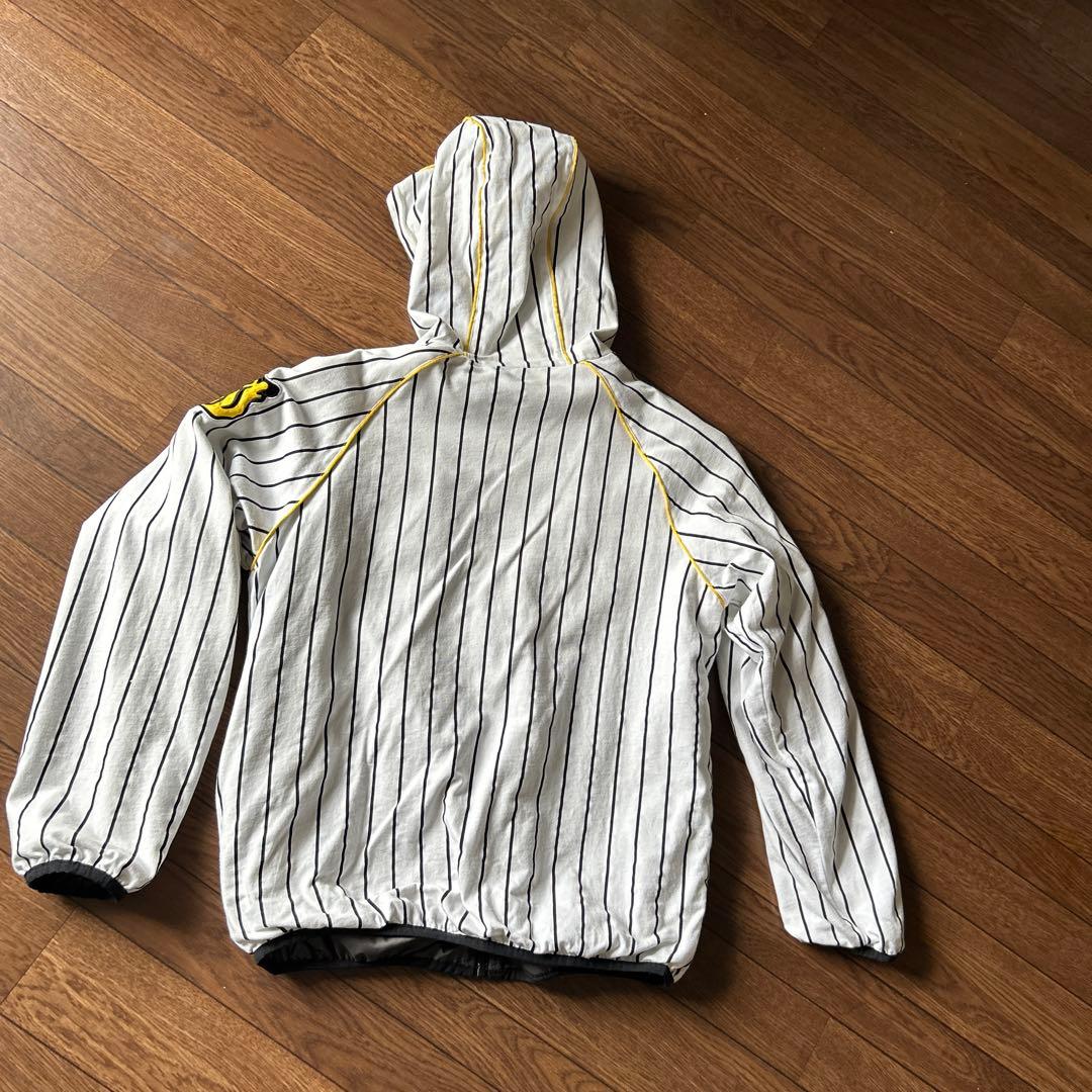 リバーシブルジャンパー　Mサイズ　阪神タイガース