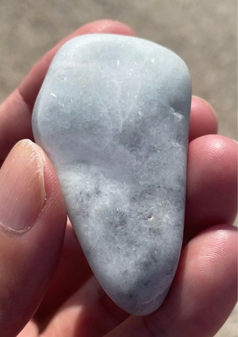 糸魚川翡翠 ヒスイ 69g 薄い緑×黒×白