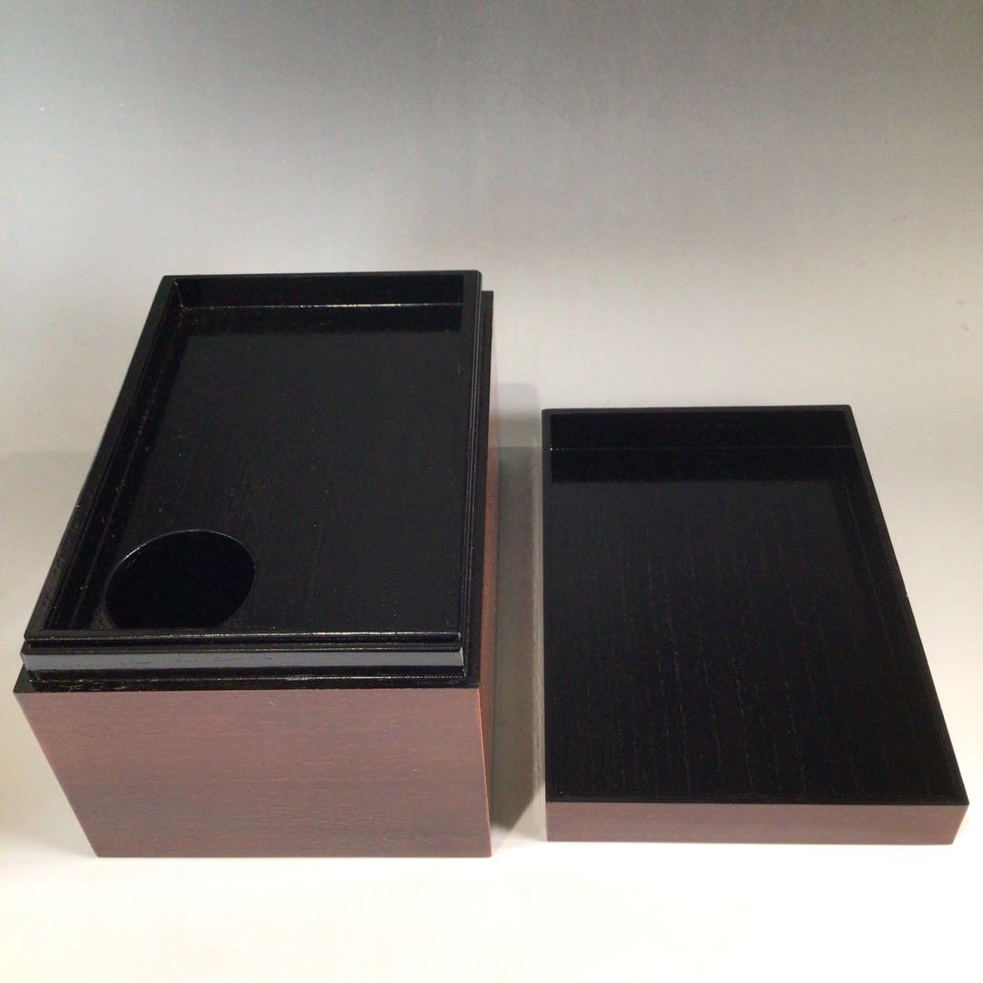 Ｐ２３２　茶箱　『桐木地』『溜塗』『茶碗　棗　茶筅　振出　茶巾筒』　紙箱　茶道具