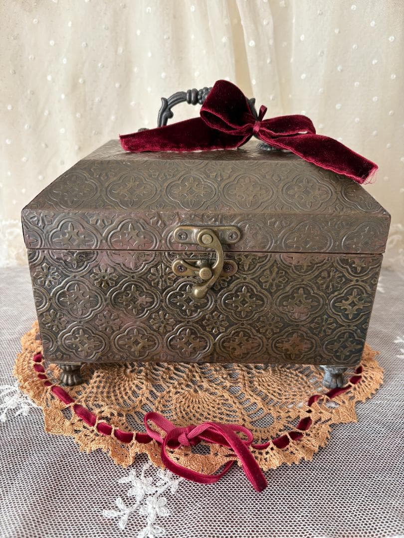 ✨最終出品✨レトロな取っ手付き金板張りボックス　ビスクドール　アンティーク雑貨