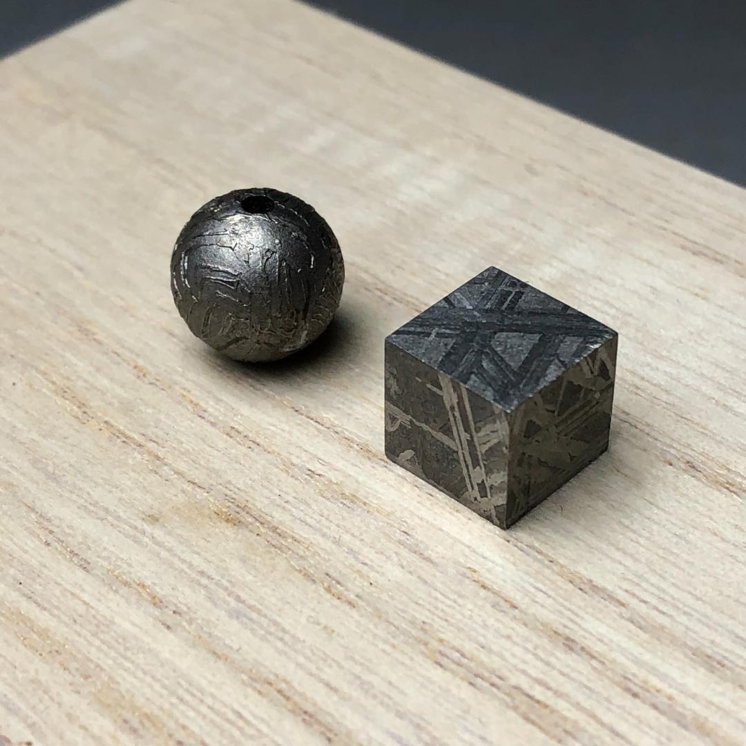 ハ*ル様 アルタイ隕石　 鉄隕石　ギベオン　原石　メテオライト 球体と立方体のセ