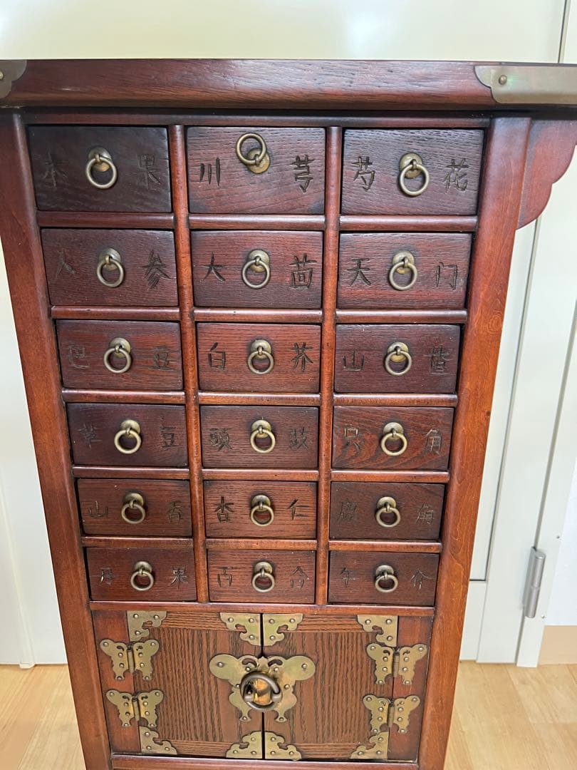 李朝家具 魚錠前付き 彫文字 ヤクジャン 薬箪笥 小引き出し 韓国朝鮮 古民具