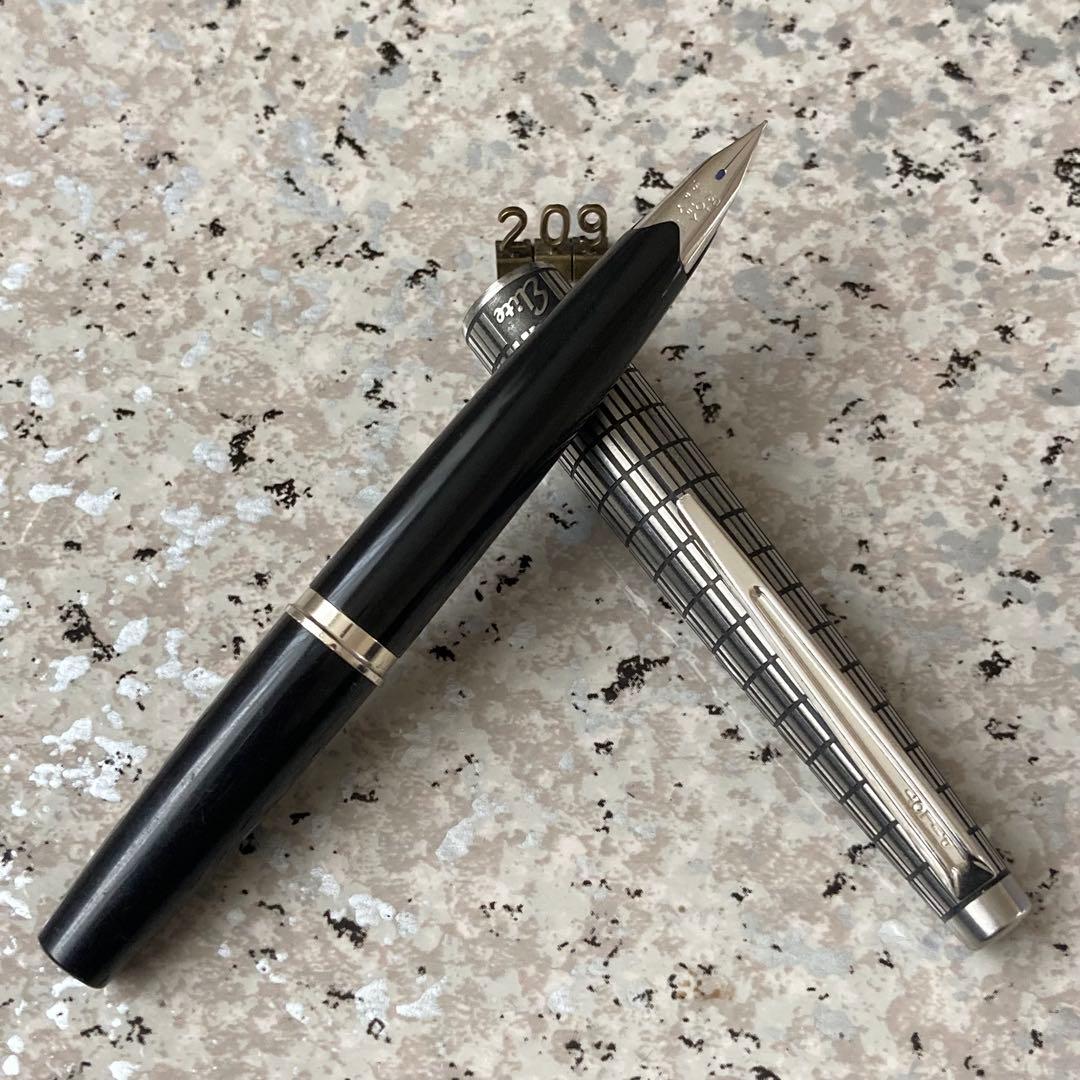 #209 オーバーホール済み 万年筆 PILOT 半格子 Elite 18k