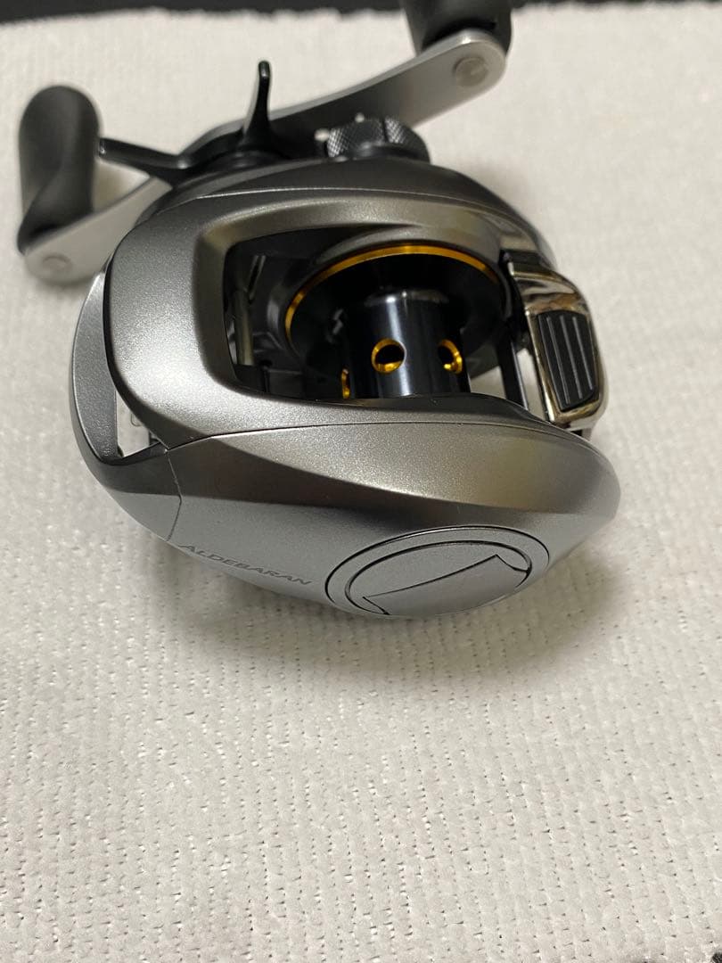 【新品未使用】シマノ　09アルデバランMg 右