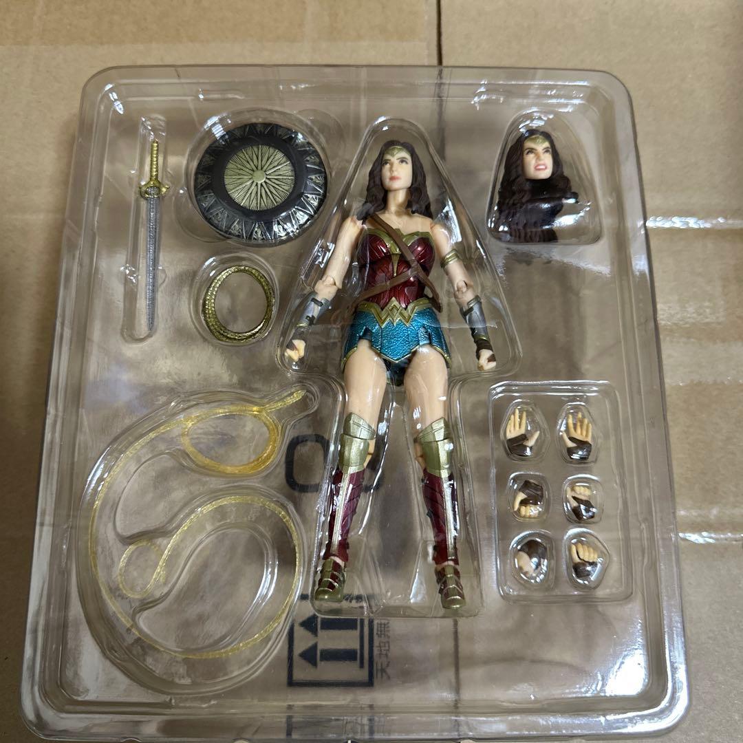 MAFEX ワンダーウーマン フィギュアNo.048
