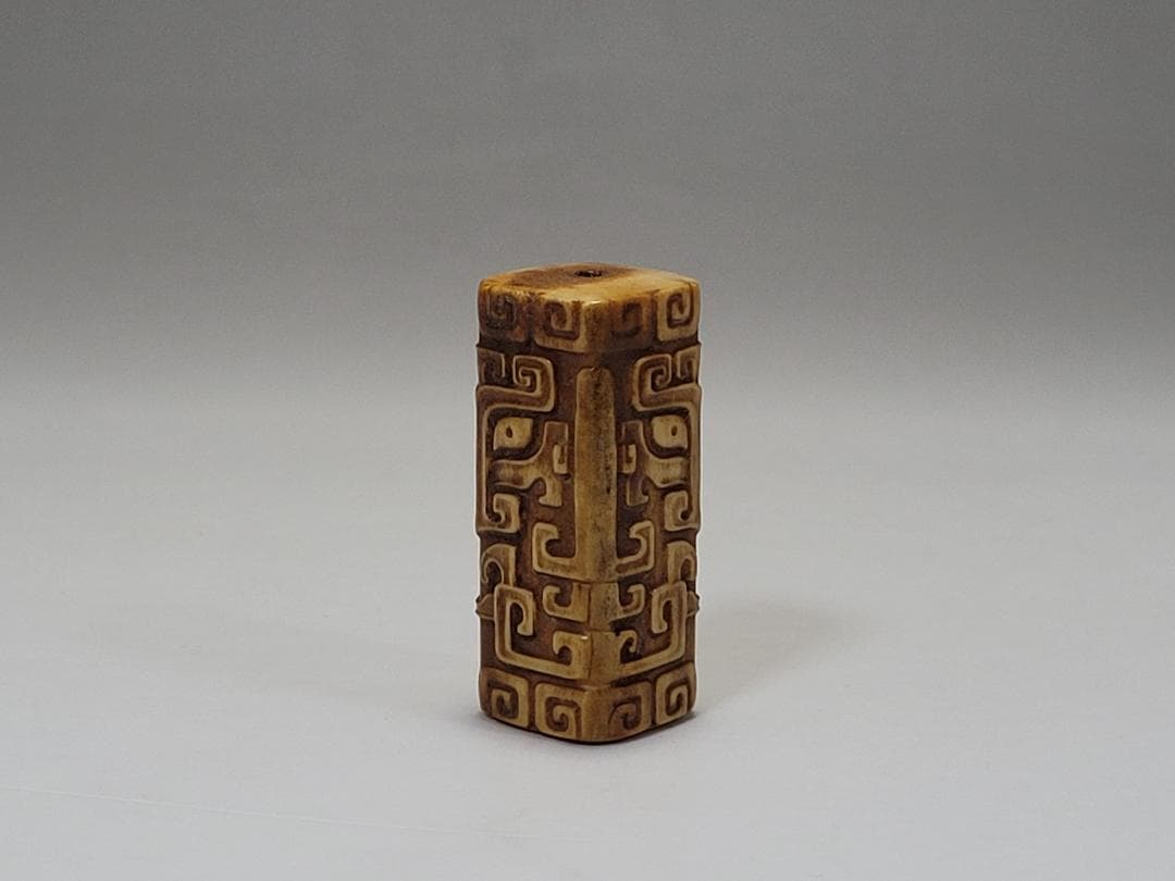 角 彫刻 饕餮紋 根付 装身具 明清時代 幅約高さ約4.1cm