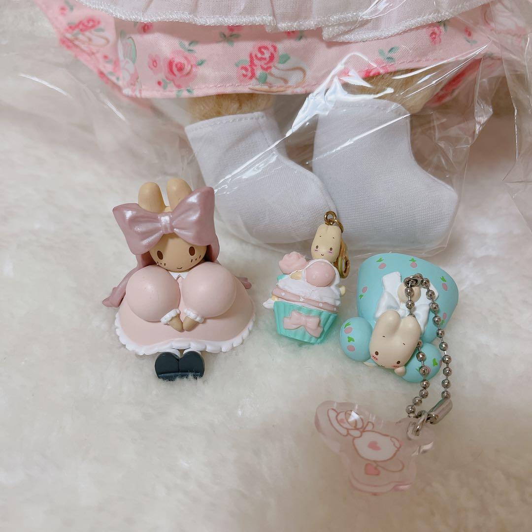 レア★ サンリオ　マロンクリーム　ぬいぐるみ　カップケーキ　マスコット　40周年